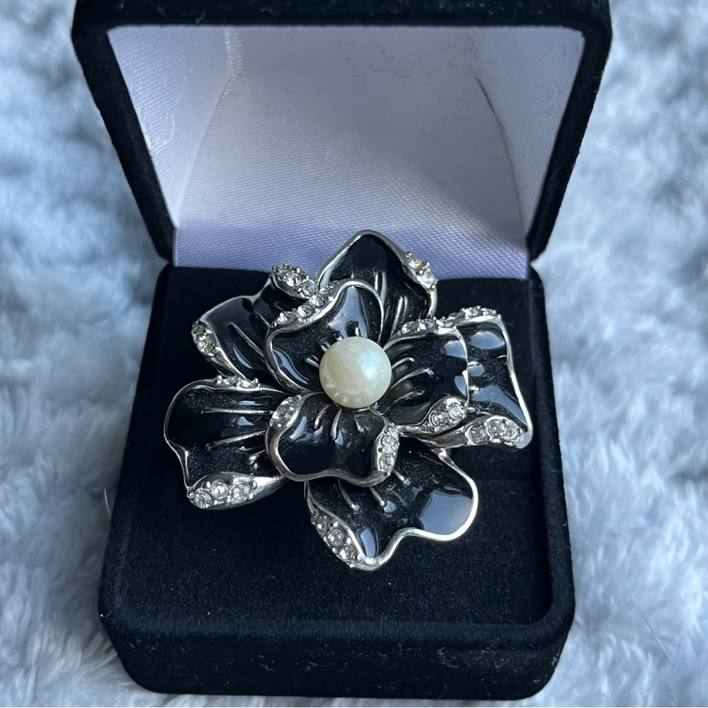 Silver Flower Ring | Black flower with pearl and clear stones | Size 8